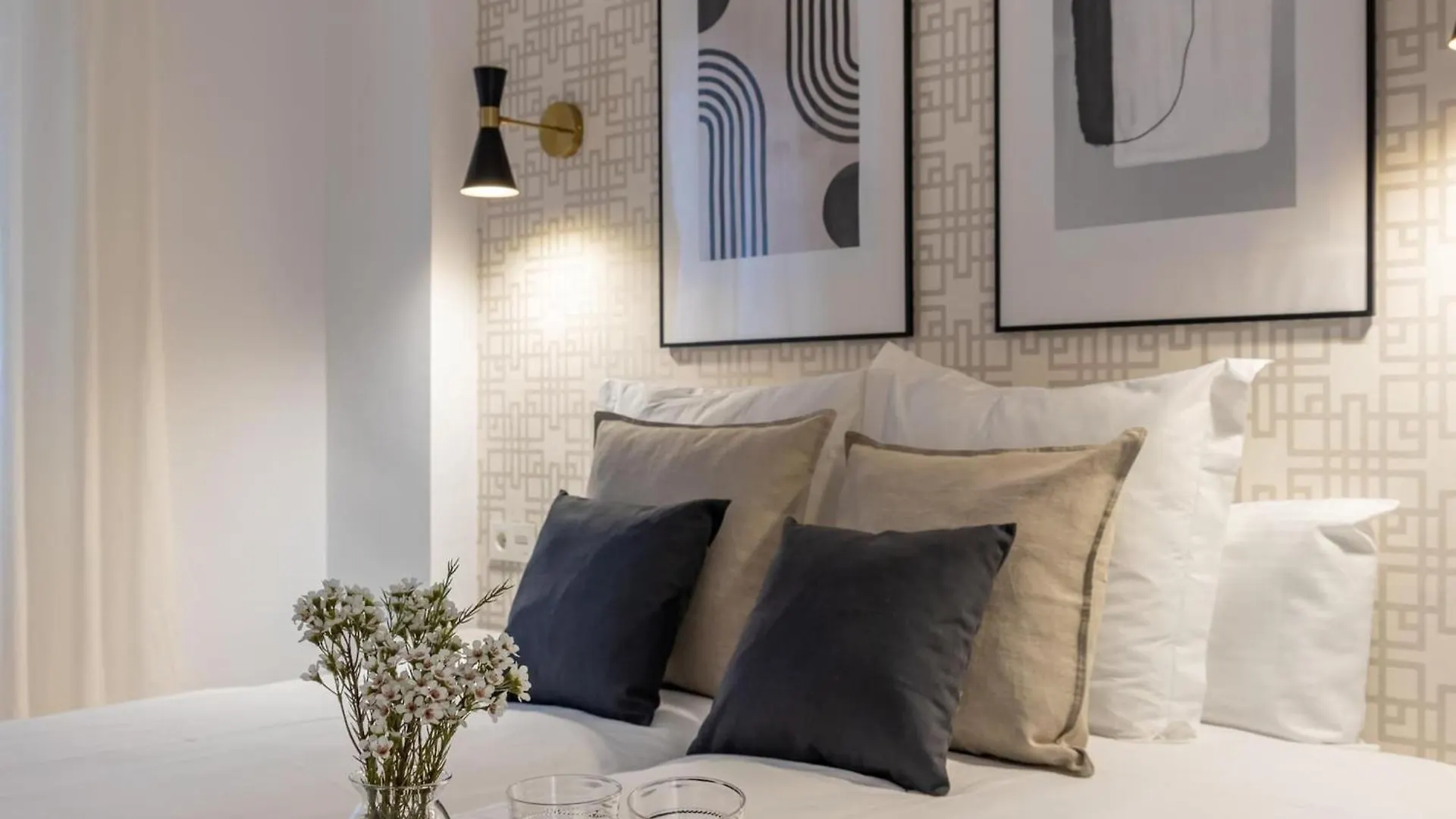 Central Stylish And Elegant 1 & 2 Bedroom Apartments I Granada España