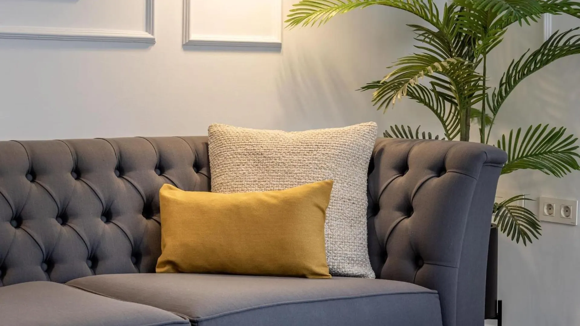 Central Stylish And Elegant 1 & 2 Bedroom Apartments I Granada 0*,
