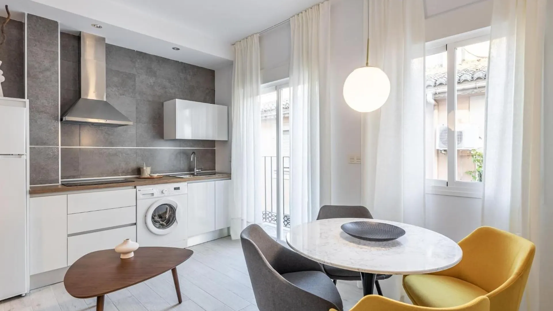 Central Stylish And Elegant 1 & 2 Bedroom Apartments I Granada